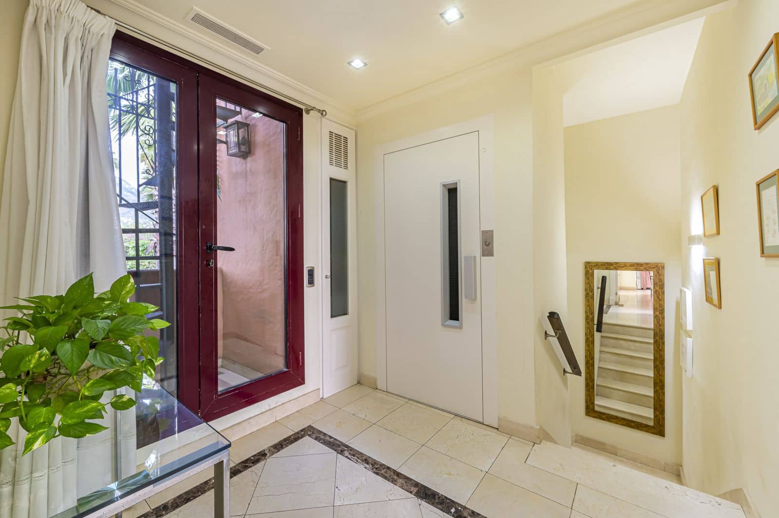 4 soveværelse Semi-Rækkehus til salg i Golden Mile - € 1.425.000 (Ref: 9497316)