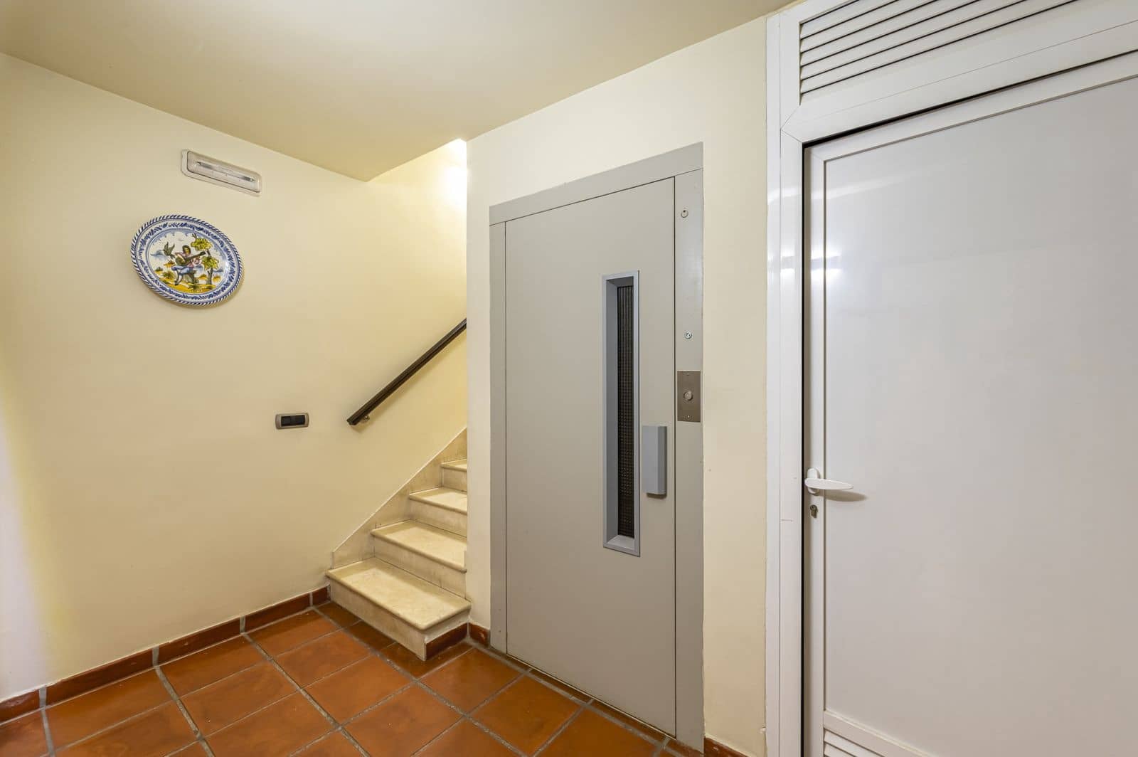 4 soveværelse Semi-Rækkehus til salg i Golden Mile - € 1.425.000 (Ref: 9497316)