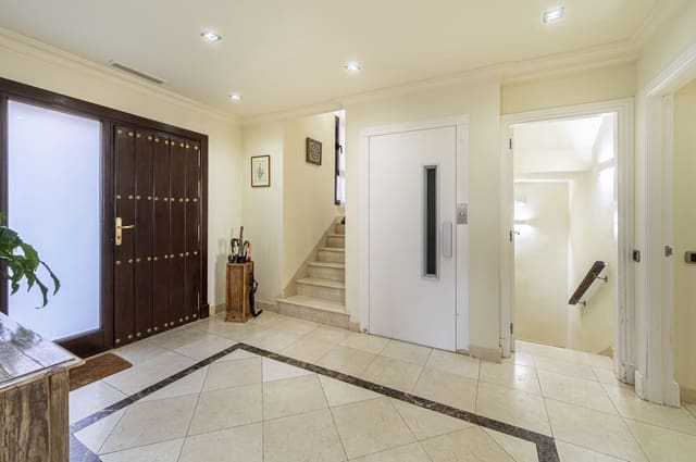 4 soveværelse Semi-Rækkehus til salg i Golden Mile, Marbella - € 1.425.000 (Ref: 9497316)