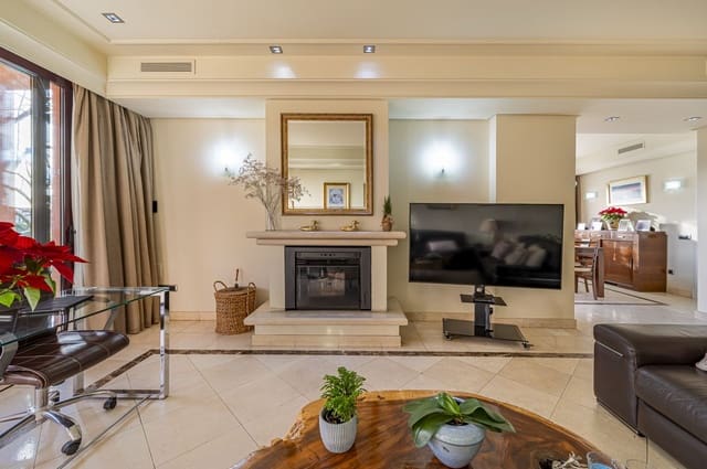 4 soveværelse Semi-Rækkehus til salg i Golden Mile, Marbella - € 1.425.000 (Ref: 9497316)