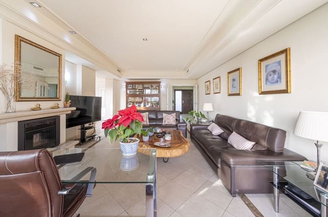 4 soveværelse Semi-Rækkehus til salg i Golden Mile, Marbella - € 1.425.000 (Ref: 9497316)