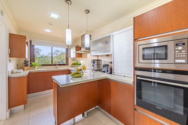 4 soveværelse Semi-Rækkehus til salg i Golden Mile, Marbella - € 1.425.000 (Ref: 9497316)