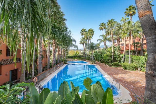 4 soveværelse Semi-Rækkehus til salg i Golden Mile, Marbella - € 1.425.000 (Ref: 9497316)