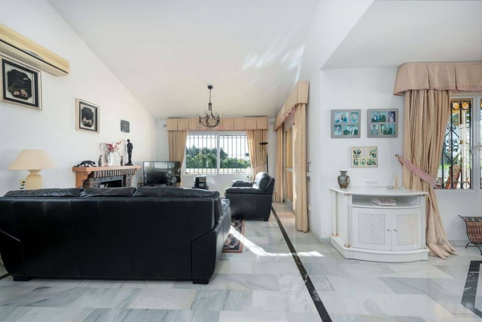 Chalet de 3 habitaciones en Calahonda en venta - 595.000 € (Ref: 9497325)