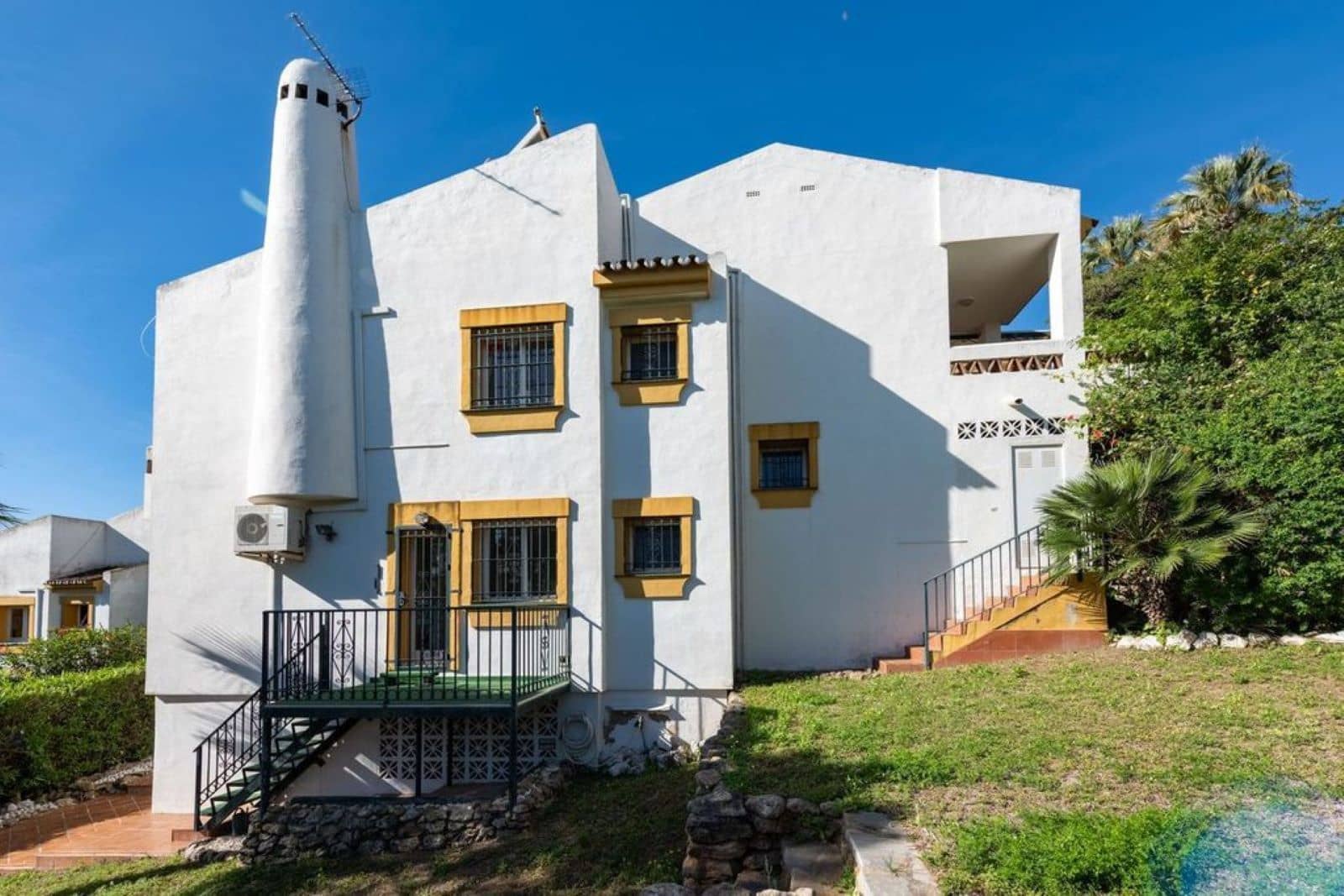 Chalet de 3 habitaciones en Calahonda en venta - 595.000 € (Ref: 9497325)