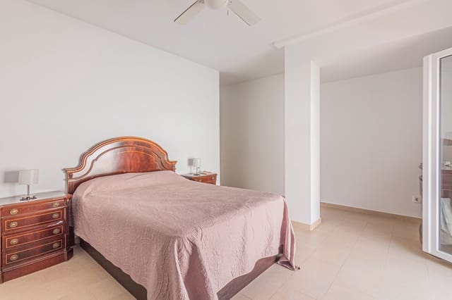 Chalet de 4 habitaciones en Pueblo Nuevo de Guadiaro, San Roque en venta - 550.000 € (Ref: 9497331)