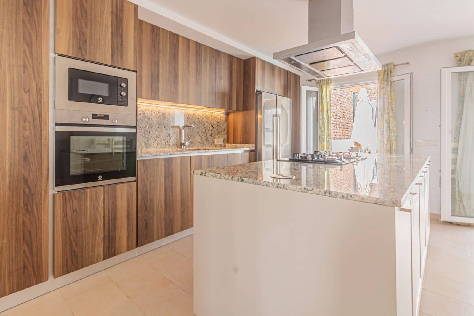 Chalet de 4 habitaciones en Pueblo Nuevo de Guadiaro en venta - 550.000 € (Ref: 9497331)