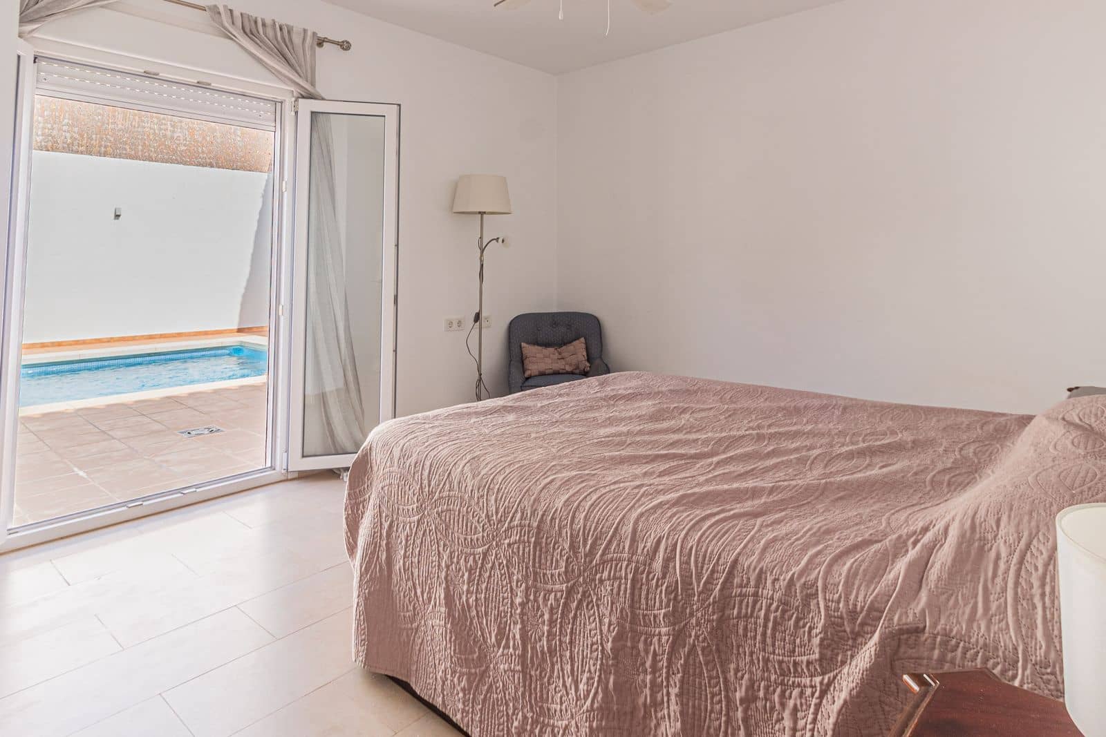 Chalet de 4 habitaciones en Pueblo Nuevo de Guadiaro en venta - 550.000 € (Ref: 9497331)