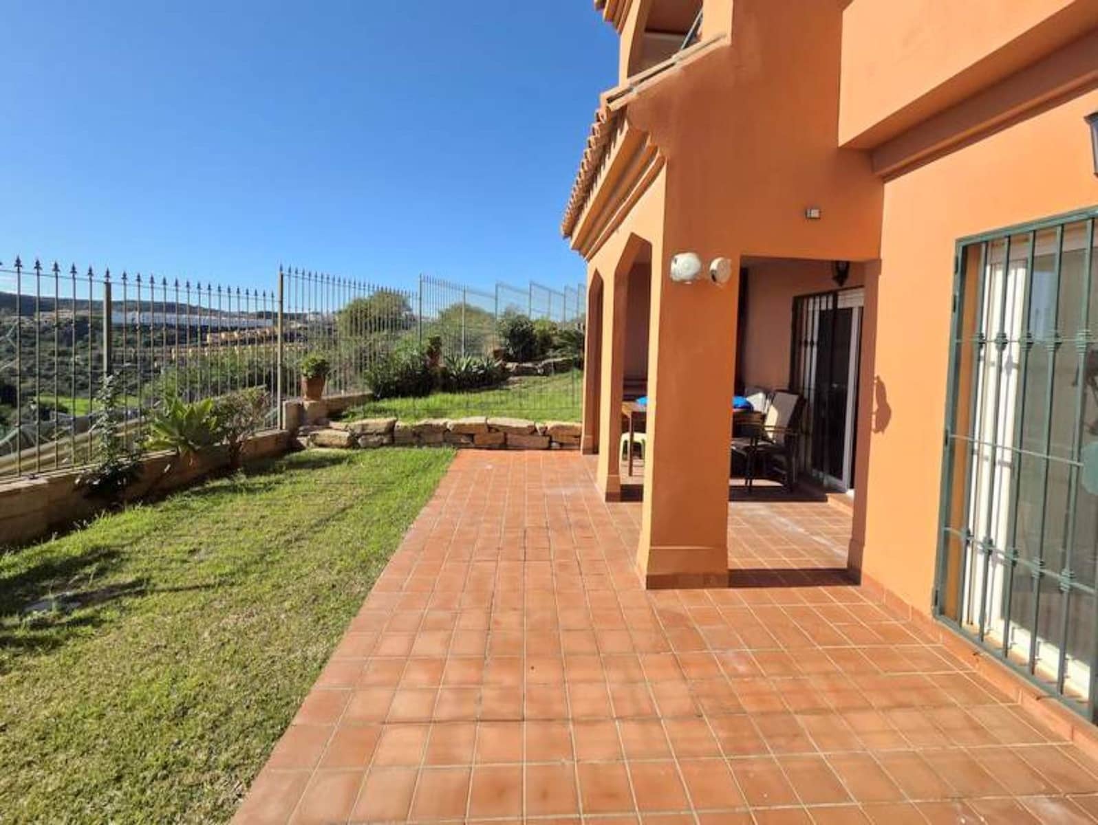 2 bedroom Apartment for sale in La Duquesa / Puerto de la Duquesa - € 280,000 (Ref: 9497334)