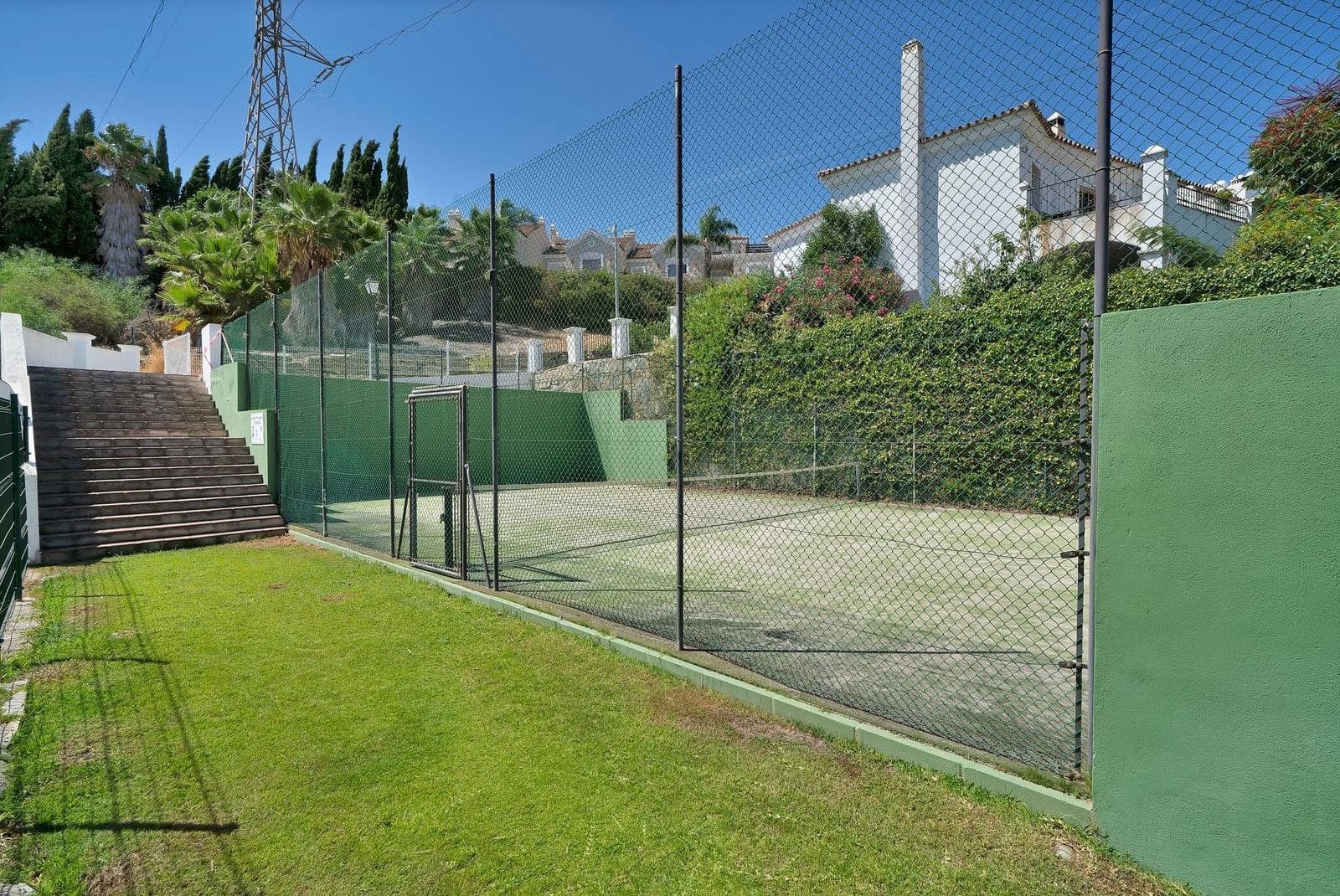 Casa de 4 habitaciones en El Paraiso en venta - 649.000 € (Ref: 9497335)