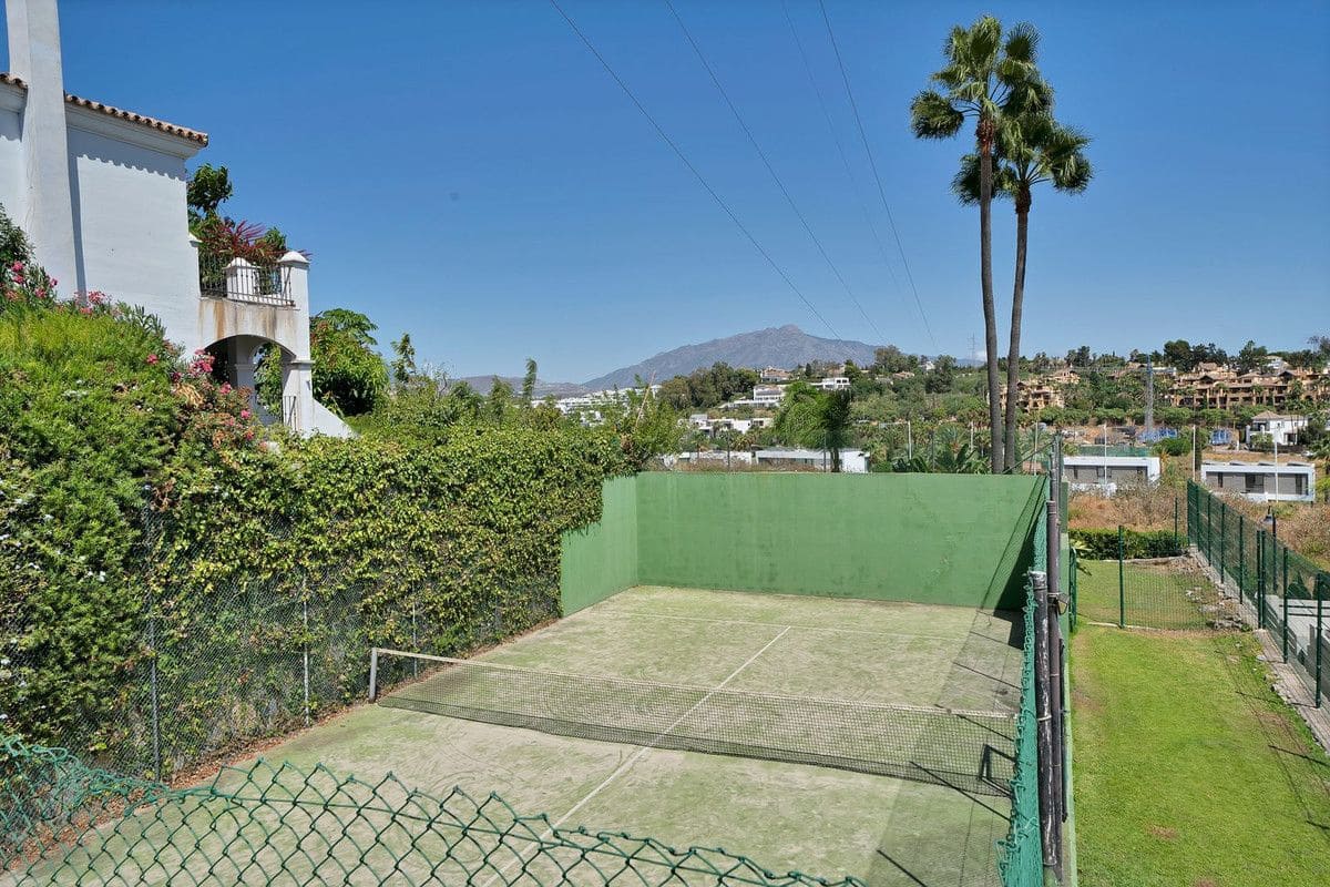 Casa de 4 habitaciones en El Paraiso en venta - 649.000 € (Ref: 9497335)