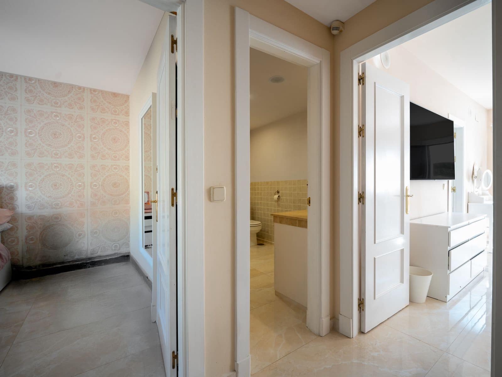 Casa de 4 habitaciones en El Paraiso en venta - 649.000 € (Ref: 9497335)