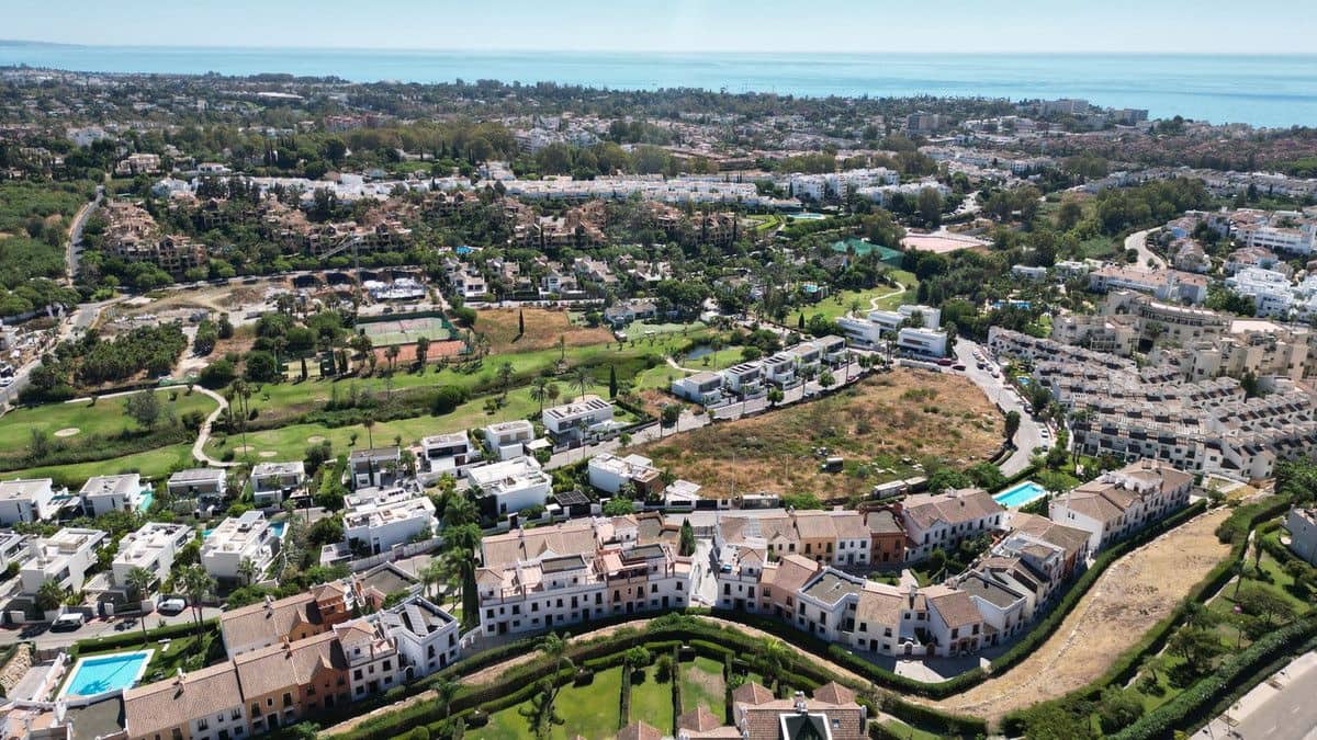 Casa de 4 habitaciones en El Paraiso en venta - 649.000 € (Ref: 9497335)