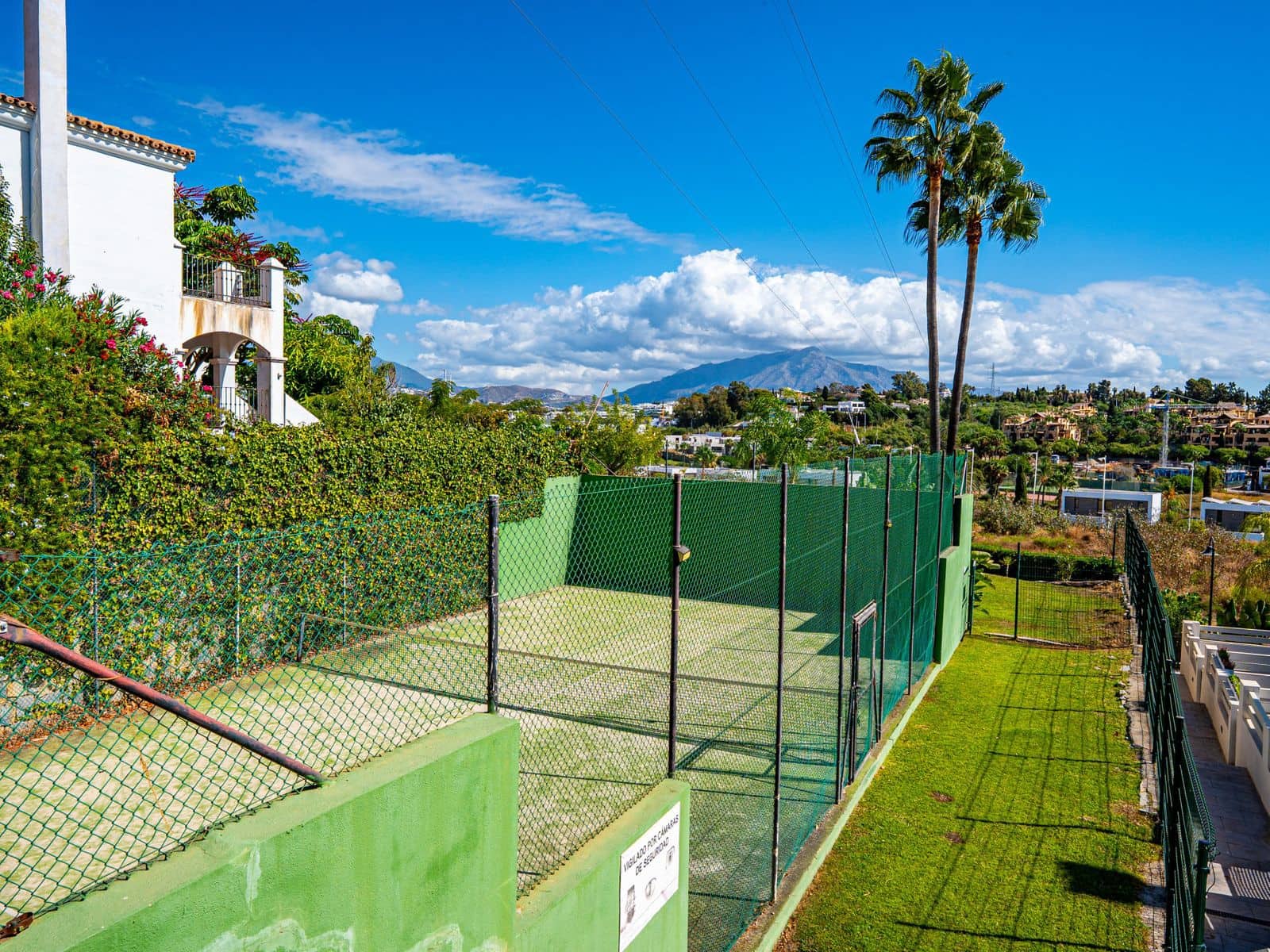 Casa de 4 habitaciones en El Paraiso en venta - 649.000 € (Ref: 9497335)