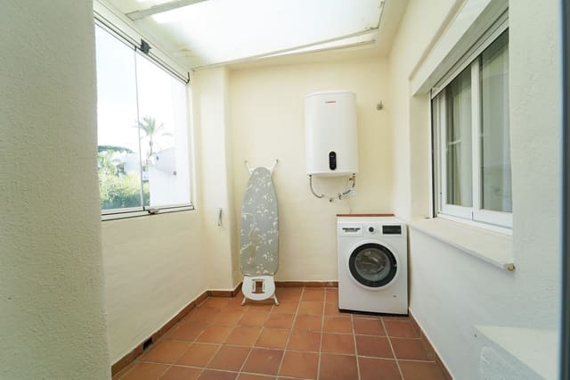 2 bedroom Penthouse for sale in Elviria, Marbella - € 450,000 (Ref: 9497342)