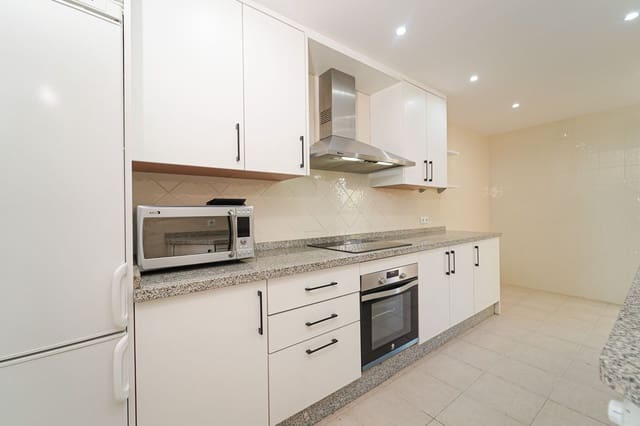 2 bedroom Penthouse for sale in Elviria, Marbella - € 450,000 (Ref: 9497342)