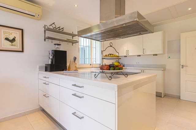 5 sovrum Villa till salu i Elviria, Marbella - 2 290 000 € (Ref: 9497356)