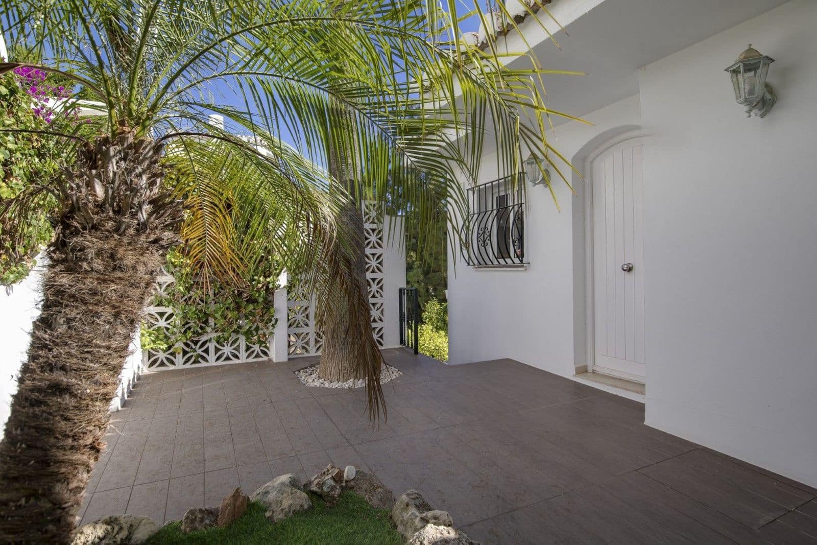 2 bedroom Townhouse for sale in Calahonda - € 450,000 (Ref: 9497366)