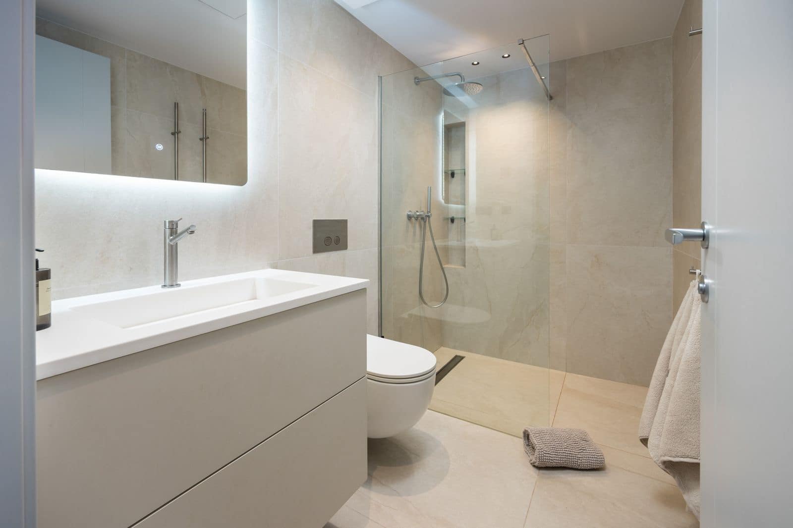 3 makuuhuone Omakotitalo myytävänä paikassa Costalita - 1 095 000 € (Ref: 9497374)