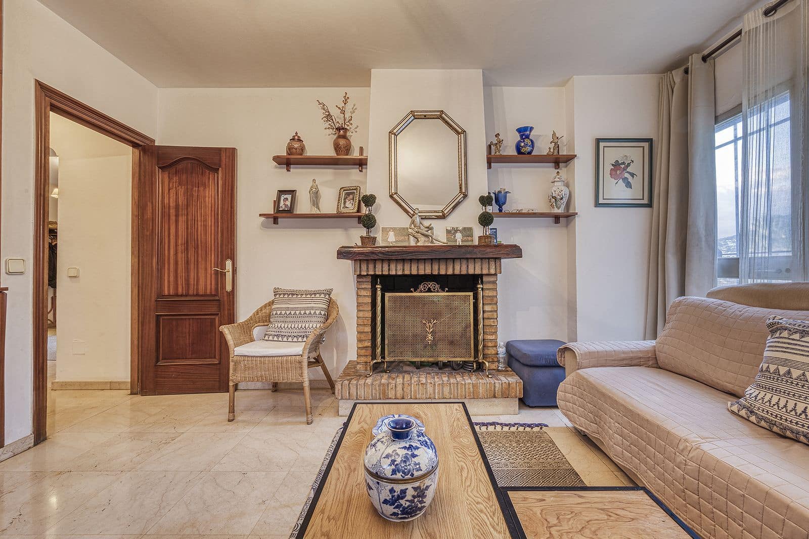 4 bedroom Villa for sale in Marbella - € 1,150,000 (Ref: 9497381)