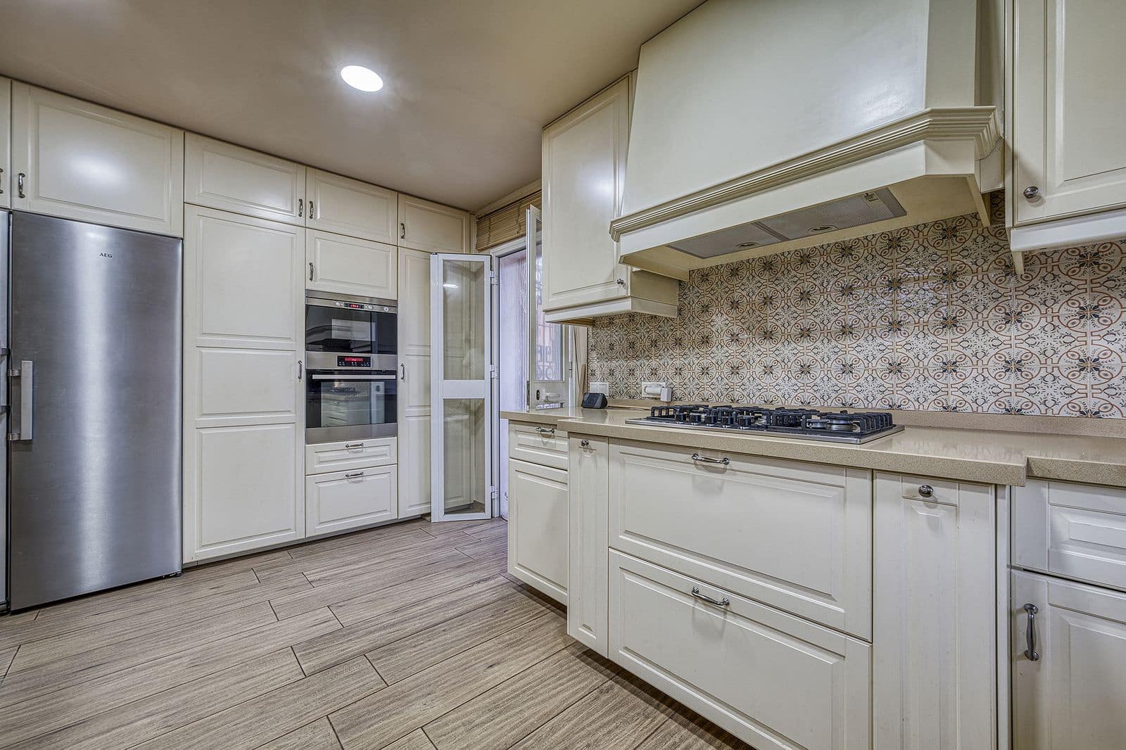 4 bedroom Villa for sale in Marbella - € 1,150,000 (Ref: 9497381)