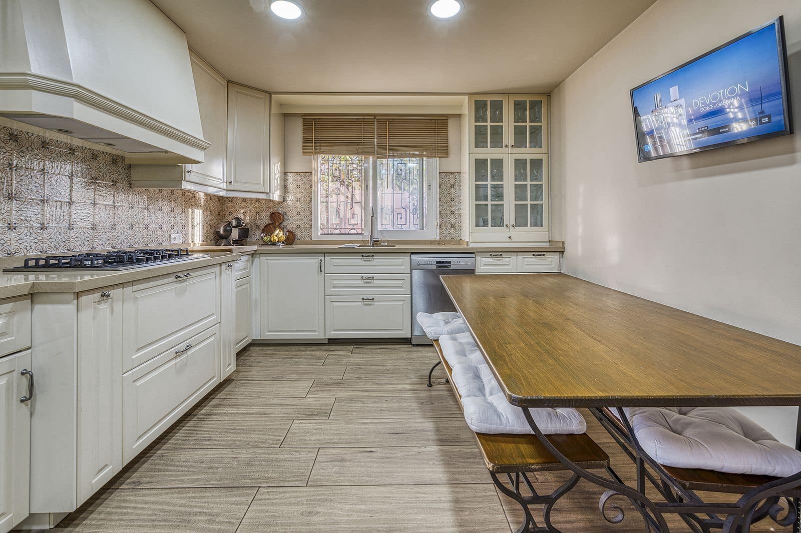 4 bedroom Villa for sale in Marbella - € 1,150,000 (Ref: 9497381)