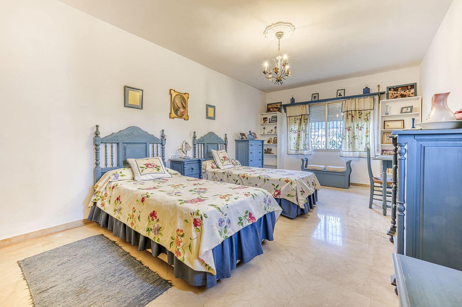 4 bedroom Villa for sale in Marbella - € 1,150,000 (Ref: 9497381)