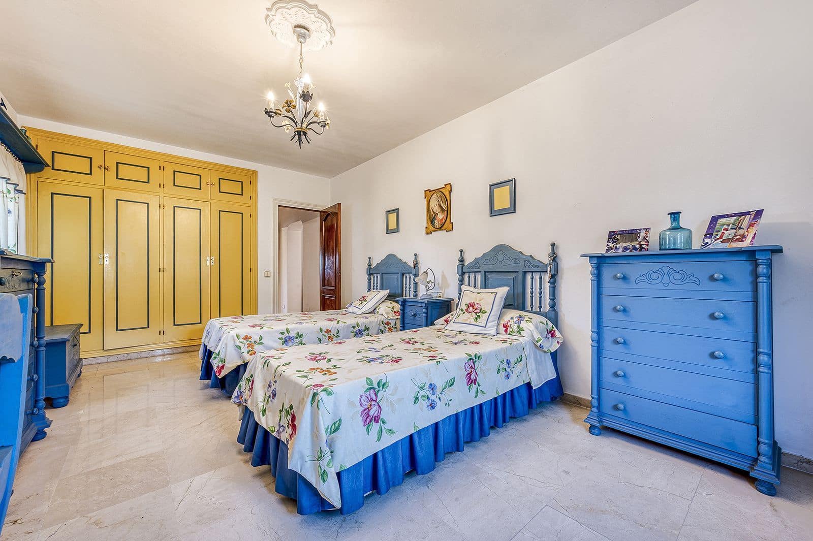 4 bedroom Villa for sale in Marbella - € 1,150,000 (Ref: 9497381)