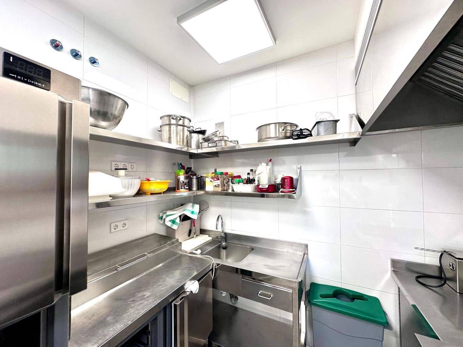 Restaurant/bar te koop in Nueva Andalucia - € 550.000 (Ref: 9497385)