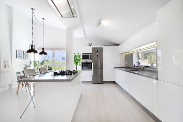 3 Zimmer Doppelhaus zu verkaufen in New Golden Mile, Estepona - 399.000 € (Ref: 9497389)