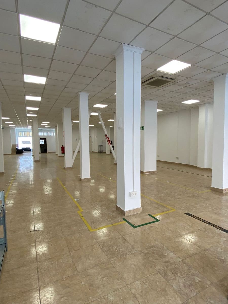 Kommersiell til salgs i Malaga by - € 600 000 (Ref: 9497397)