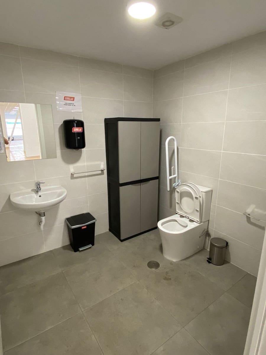 Kommersiell til salgs i Malaga by - € 600 000 (Ref: 9497397)