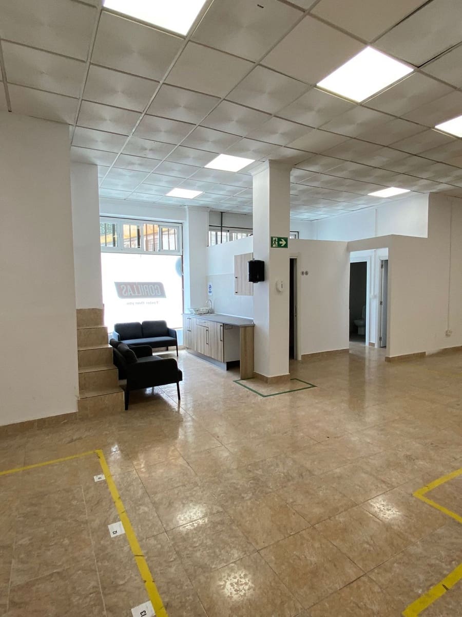 Kommersiell til salgs i Malaga by - € 600 000 (Ref: 9497397)