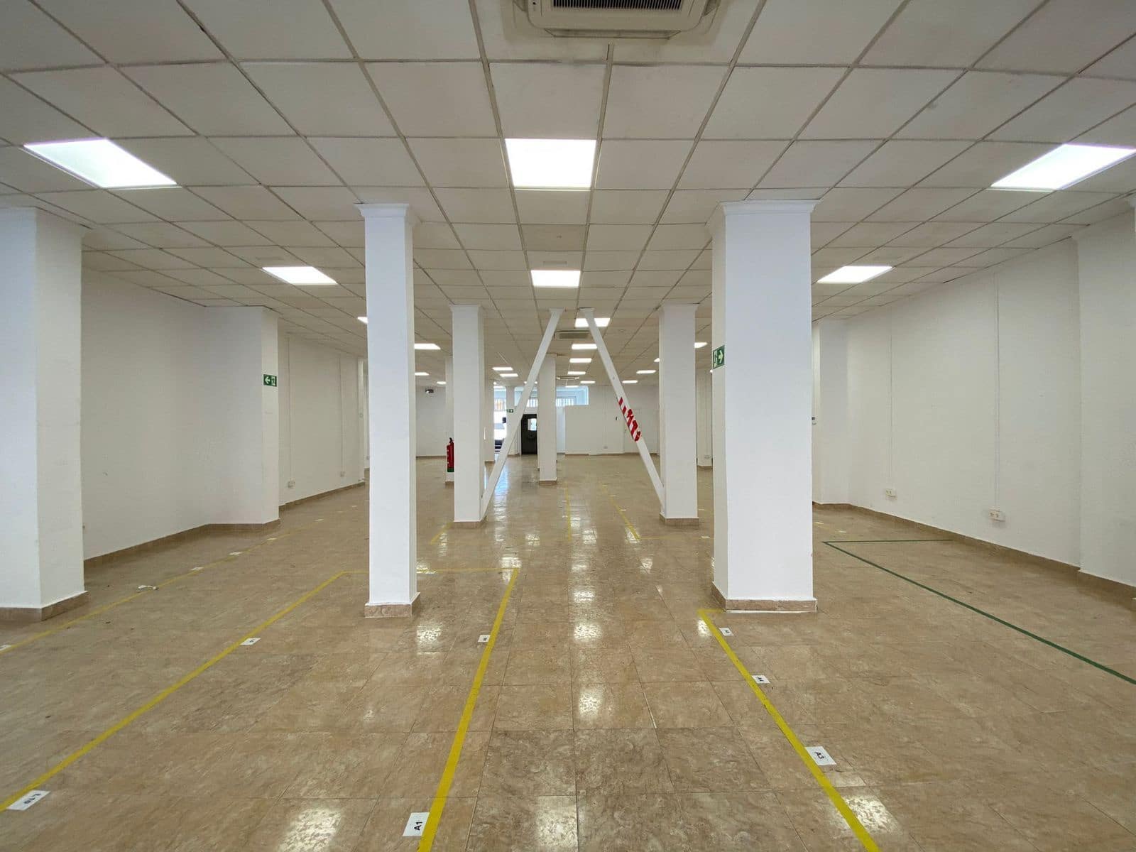 Kommersiell til salgs i Malaga by - € 600 000 (Ref: 9497397)