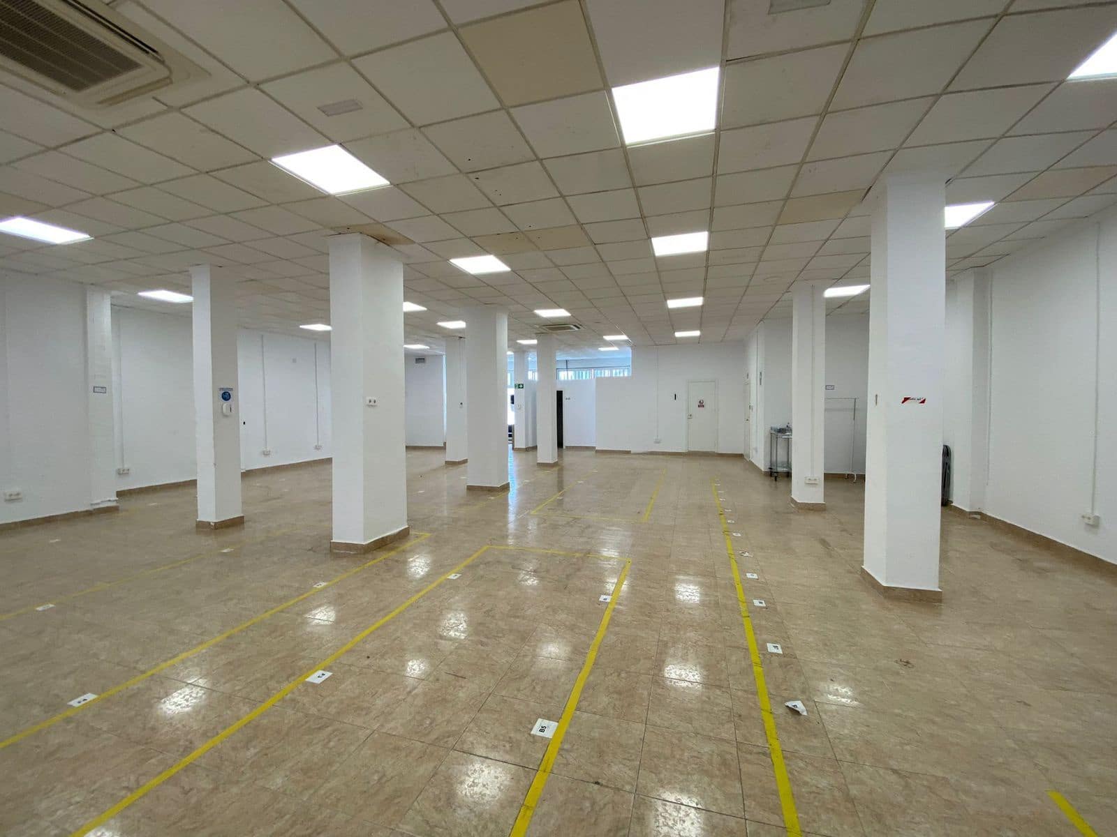 Kommersiell til salgs i Malaga by - € 600 000 (Ref: 9497397)