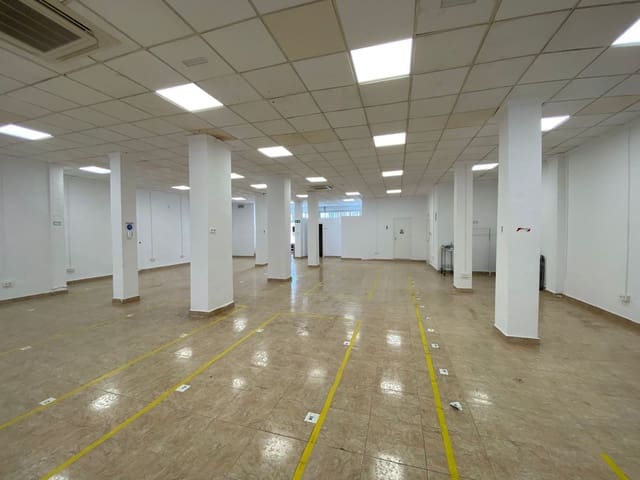 Kommersiell til salgs i Málaga by - € 600 000 (Ref: 9497397)