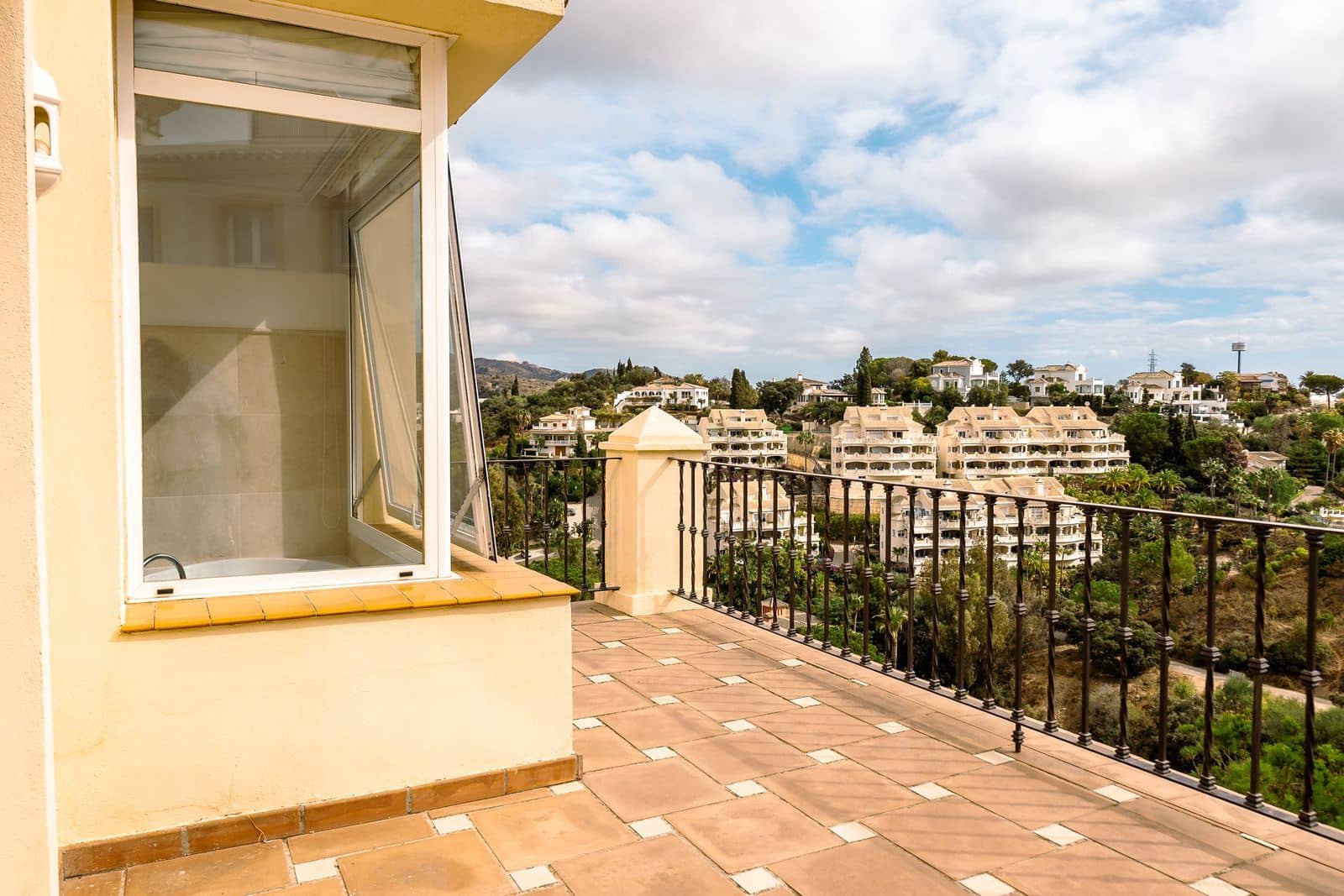 3 bedroom Semi-detached Villa for sale in Elviria - € 1,800,000 (Ref: 9497405)