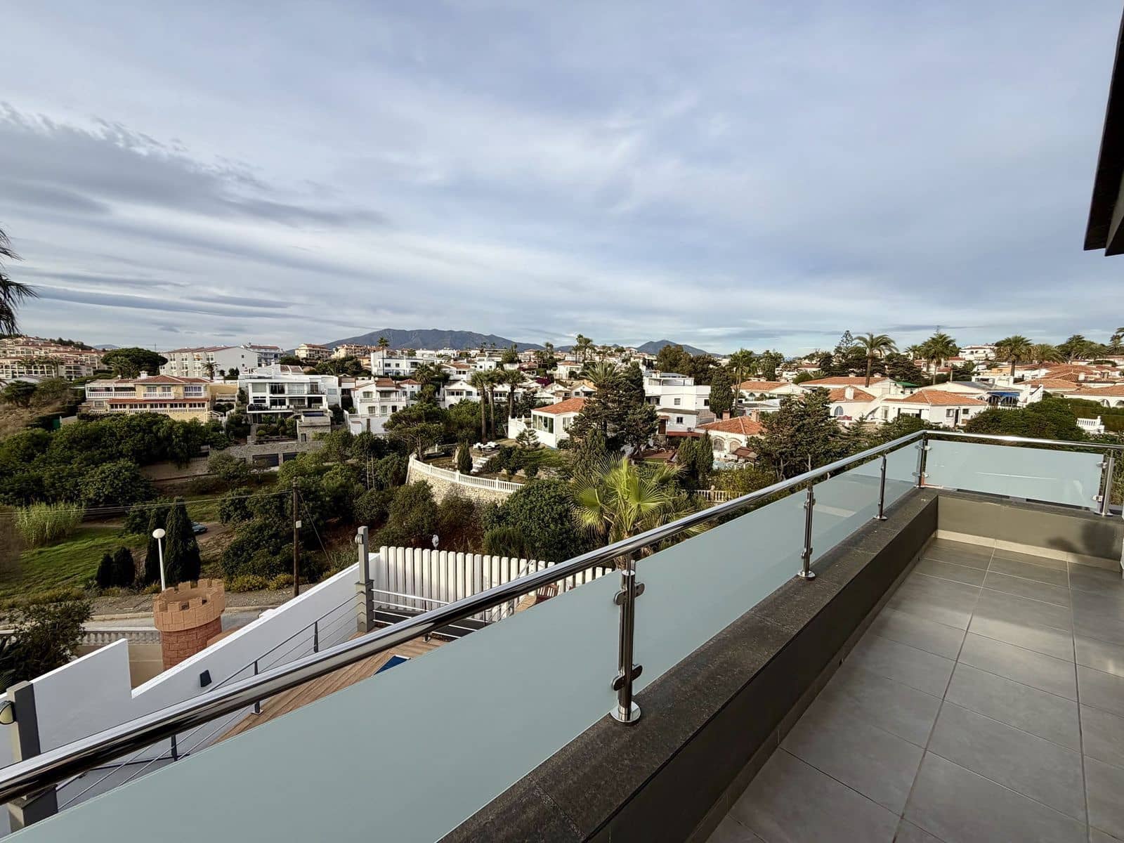 3 bedroom Villa for sale in Mijas Costa - € 849,000 (Ref: 9497408)