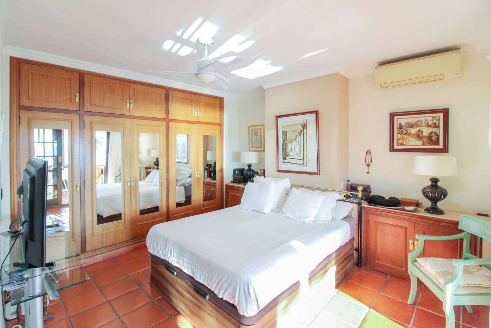 6 sovrum Villa till salu i Estepona - 1 550 000 € (Ref: 9497415)