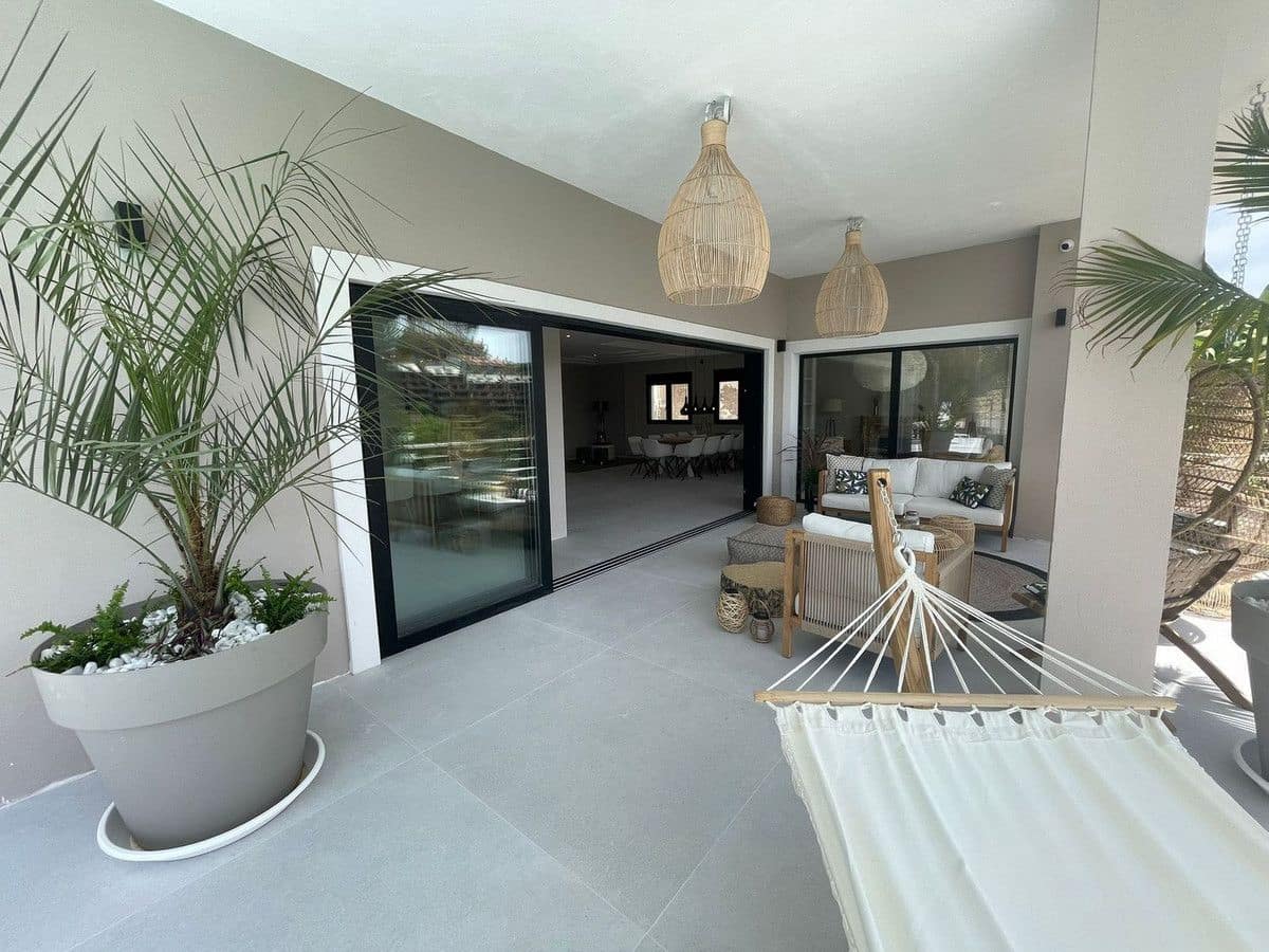 7 bedroom Villa for sale in Elviria - € 3,790,000 (Ref: 9497417)