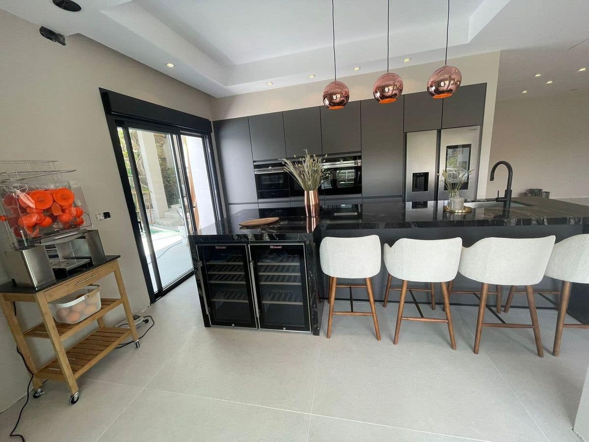 7 bedroom Villa for sale in Elviria - € 3,790,000 (Ref: 9497417)