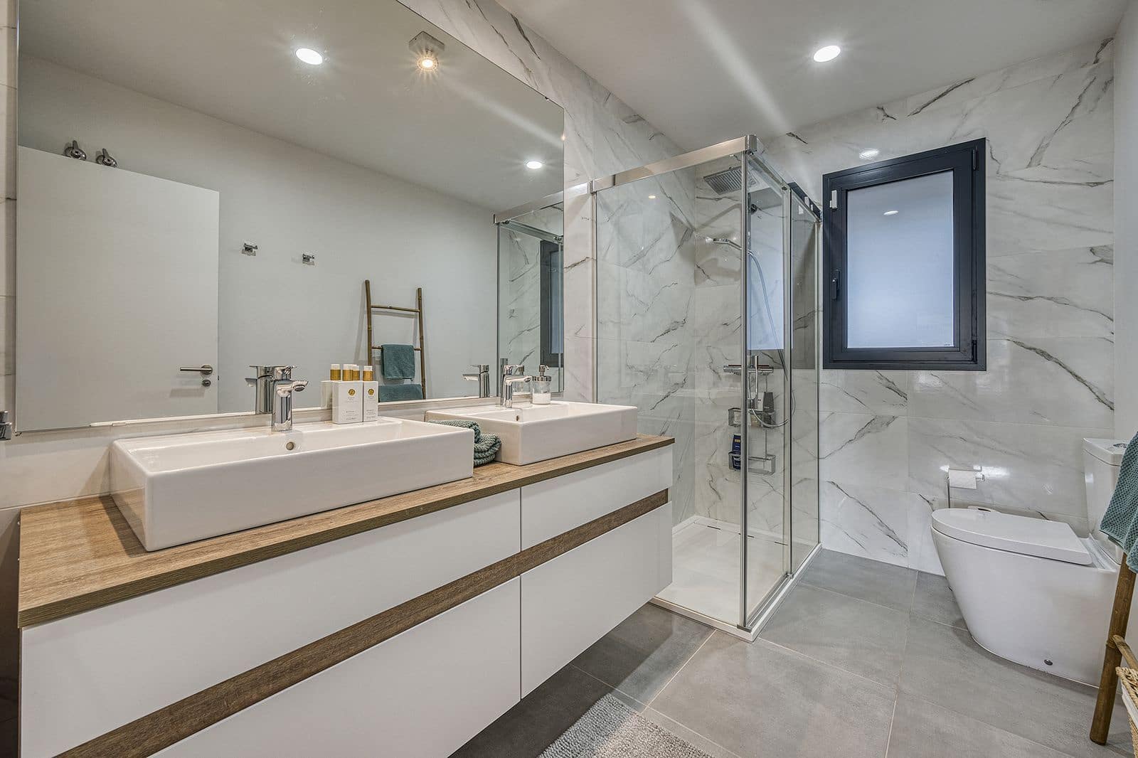 2 bedroom Apartment for sale in New Golden Mile - € 450,000 (Ref: 9497436)