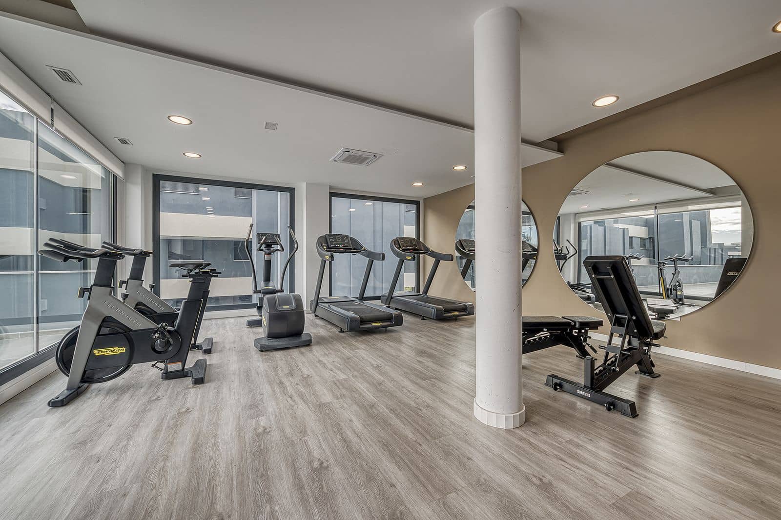 2 bedroom Apartment for sale in New Golden Mile - € 450,000 (Ref: 9497436)