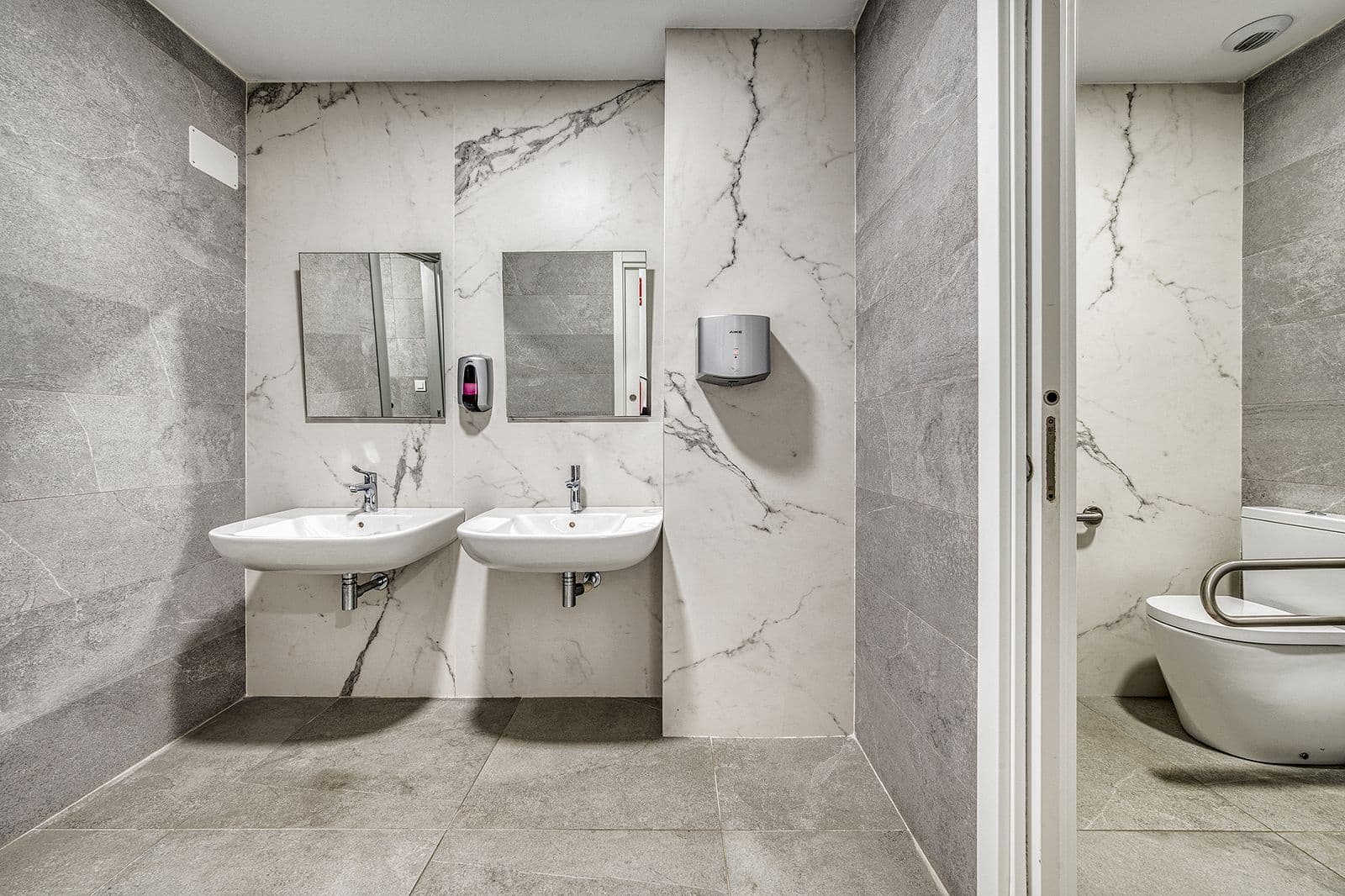 2 bedroom Apartment for sale in New Golden Mile - € 450,000 (Ref: 9497436)