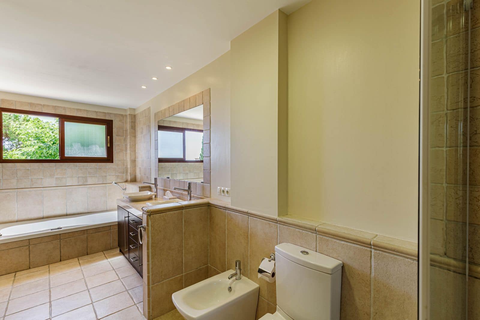 5 bedroom Villa for sale in Los Arqueros - € 2,695,000 (Ref: 9497438)