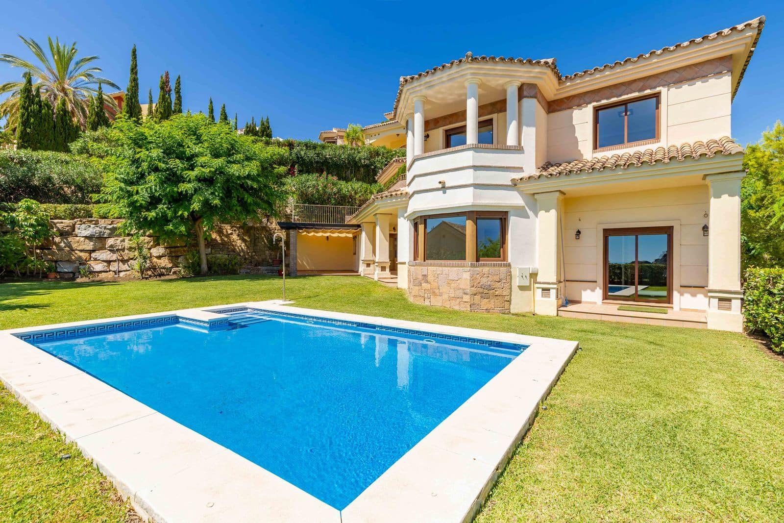 5 bedroom Villa for sale in Los Arqueros - € 2,695,000 (Ref: 9497438)
