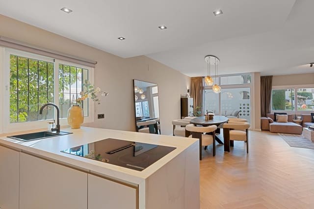 4 soverom Hus til salgs i Guadalmina Baja, Marbella - € 699 000 (Ref: 9497451)