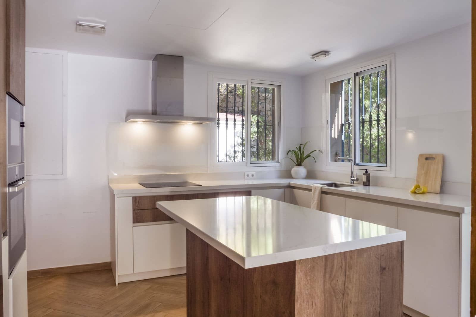 3 bedroom Villa for sale in El Madronal - € 1,695,000 (Ref: 9497493)