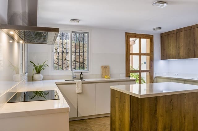 Chalet de 3 habitaciones en El Madroñal, Benahavís en venta - 1.695.000 € (Ref: 9497493)