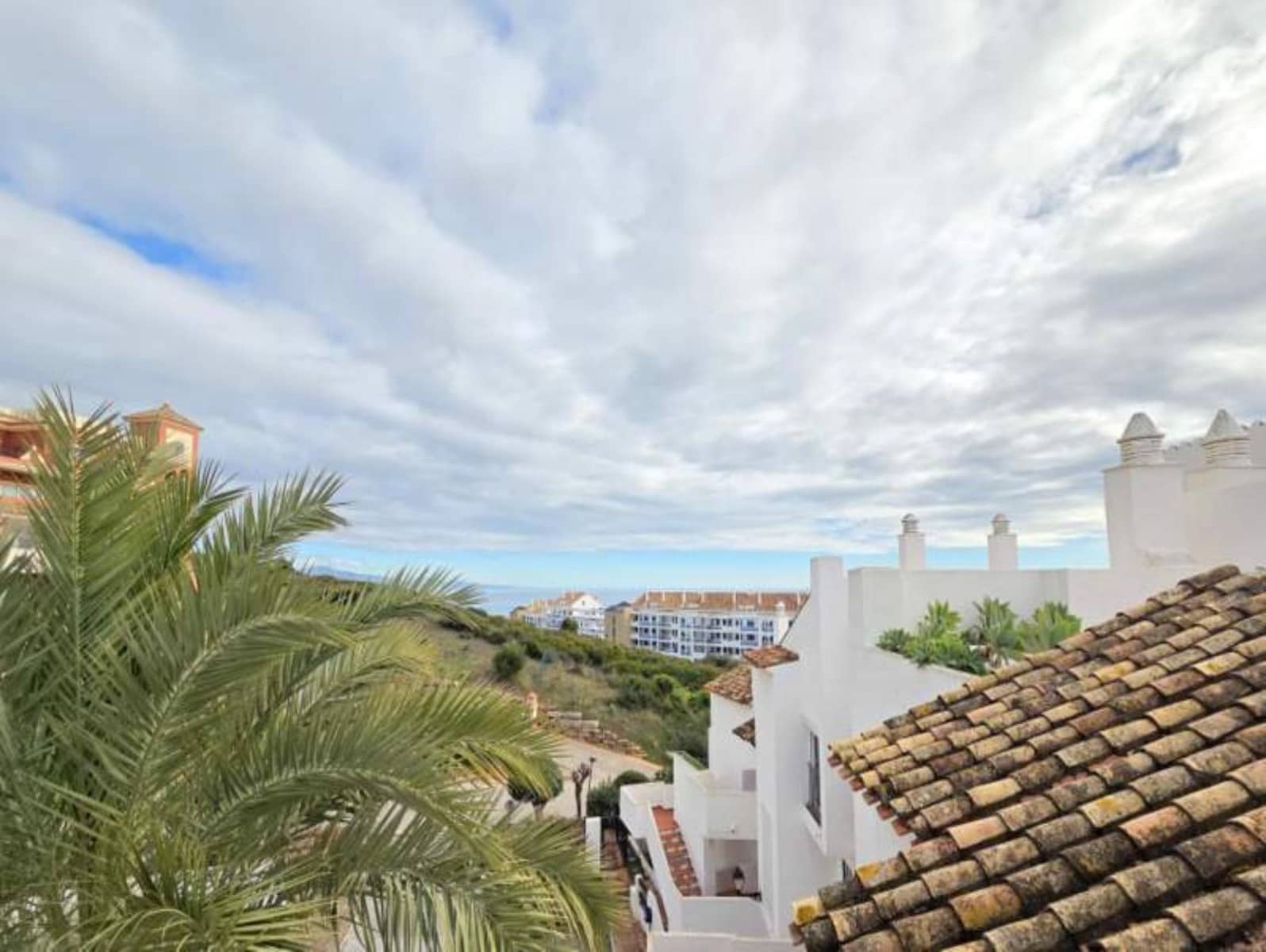 2 bedroom Penthouse for sale in La Duquesa / Puerto de la Duquesa - € 295,000 (Ref: 9497706)
